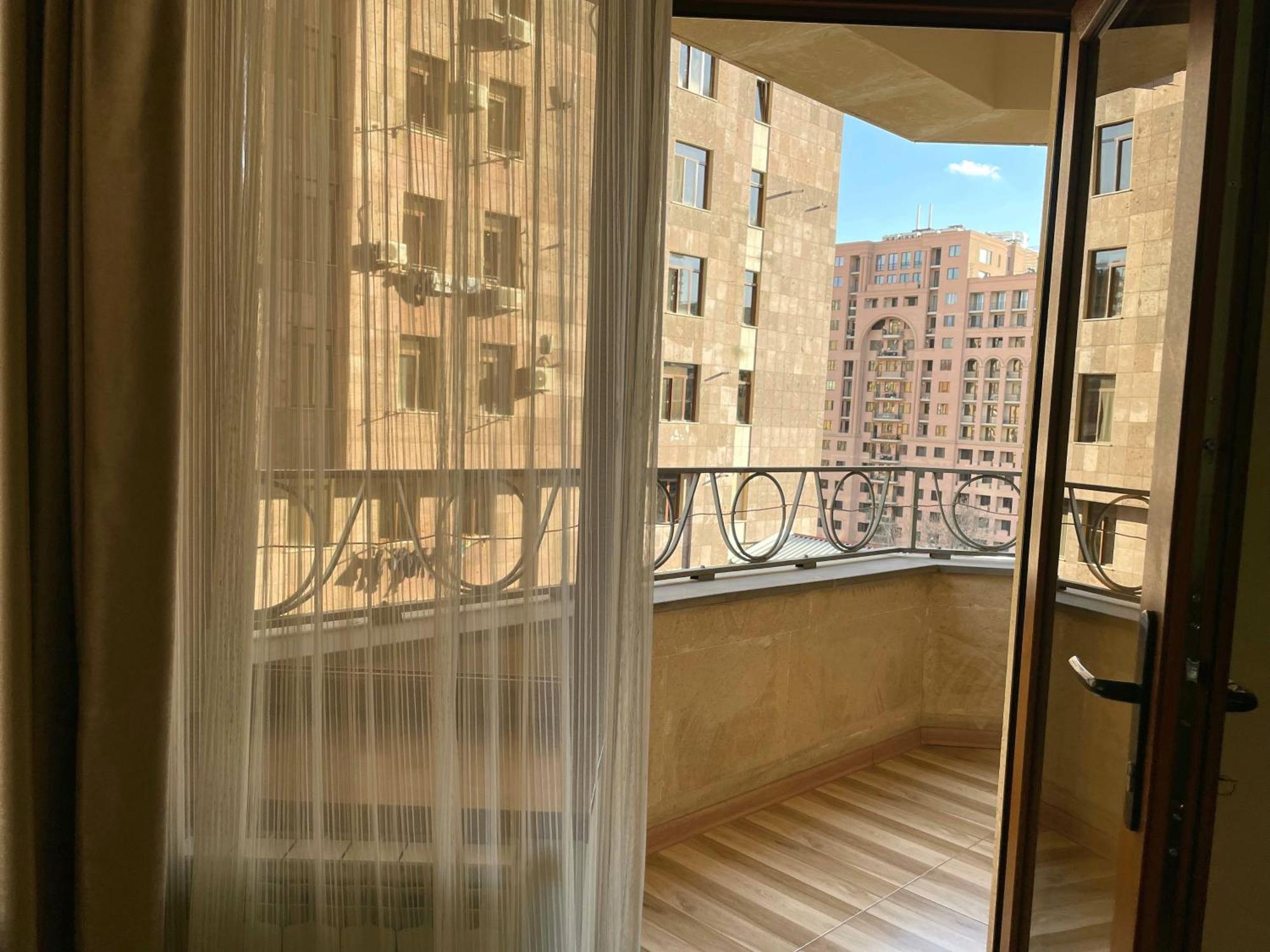 Arami Apartment 耶烈万 外观 照片